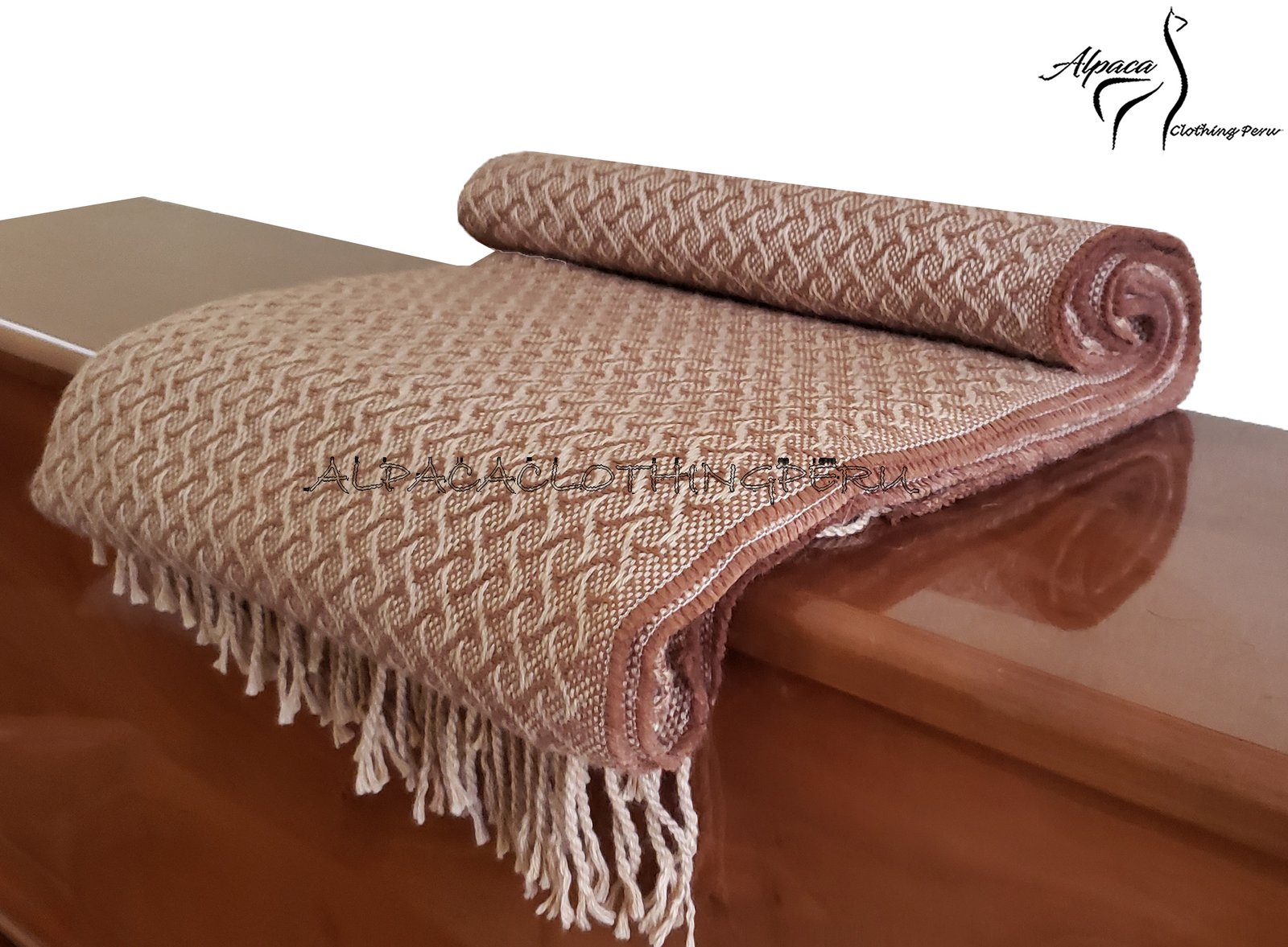 peruvian-alpaca-blankets-wool-brown-white-paracas-export-wholesale-winter-travel-1